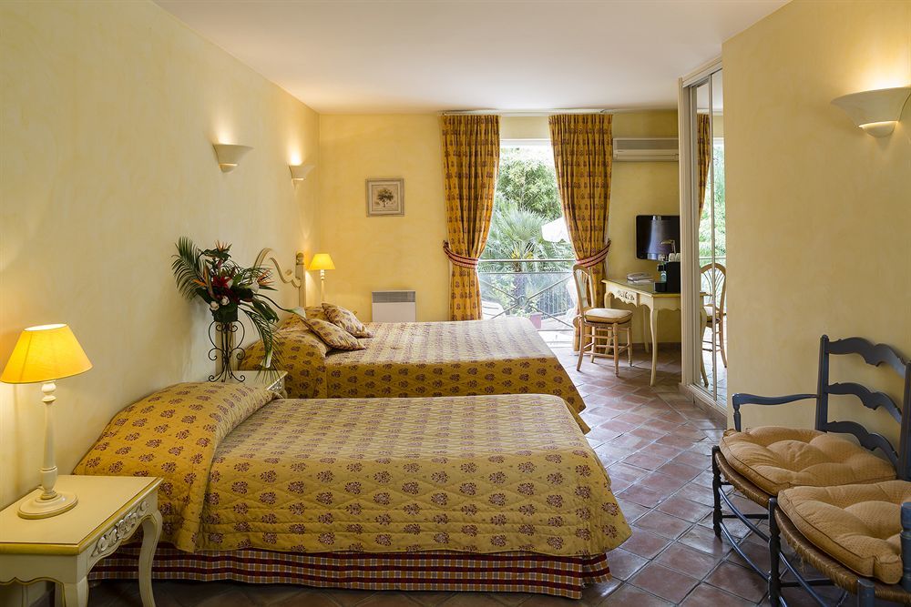 Hotel And Restaurant L Arena Fréjus Екстериор снимка
