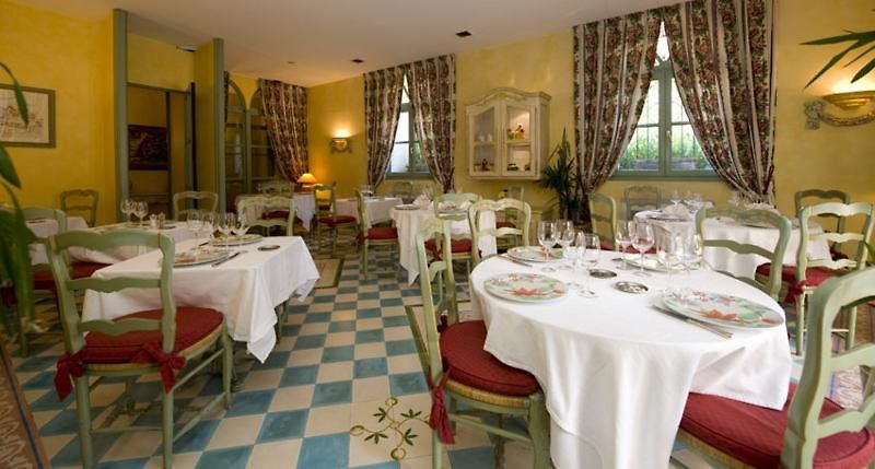 Hotel And Restaurant L Arena Fréjus Екстериор снимка