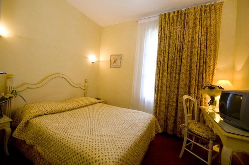 Hotel And Restaurant L Arena Fréjus Екстериор снимка