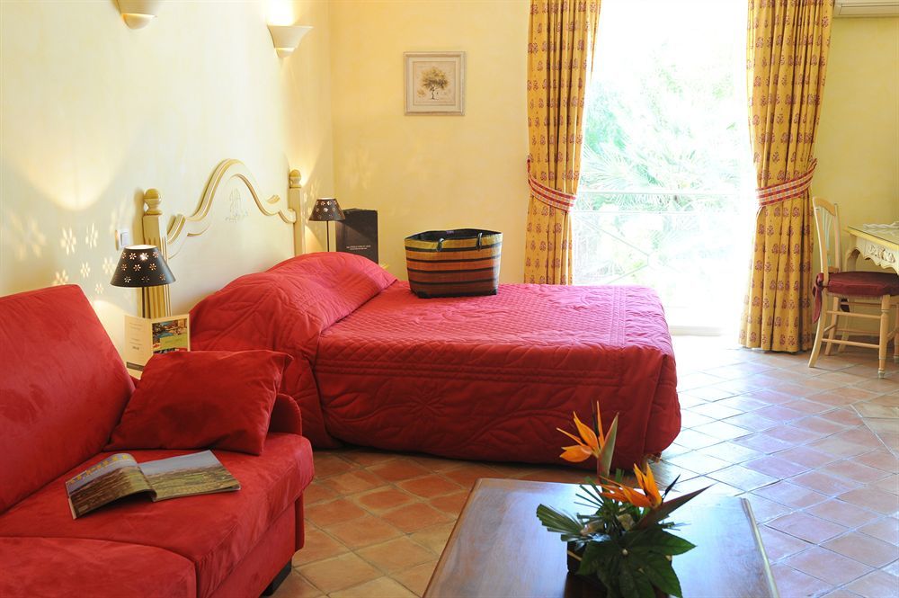 Hotel And Restaurant L Arena Fréjus Екстериор снимка