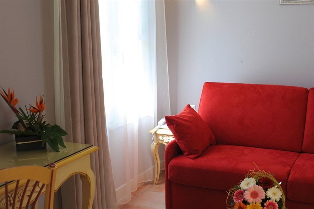 Hotel And Restaurant L Arena Fréjus Екстериор снимка