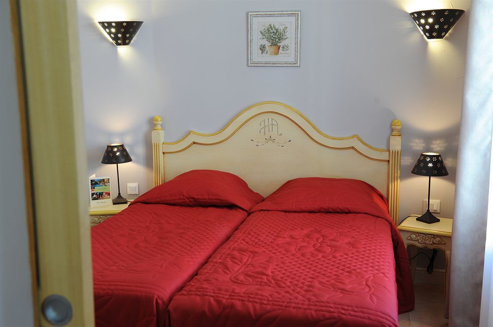 Hotel And Restaurant L Arena Fréjus Екстериор снимка