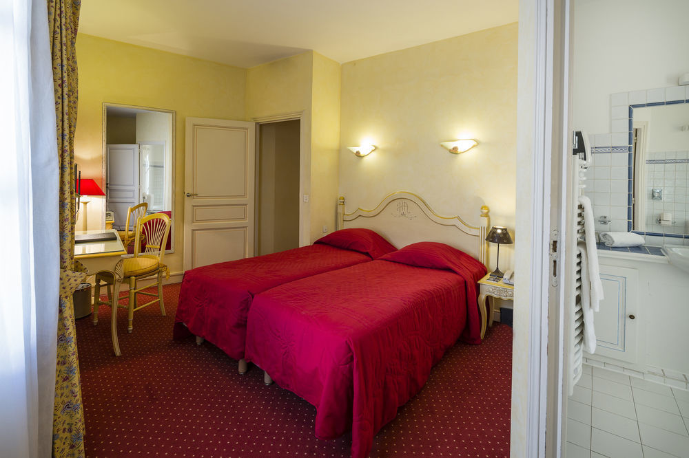 Hotel And Restaurant L Arena Fréjus Екстериор снимка