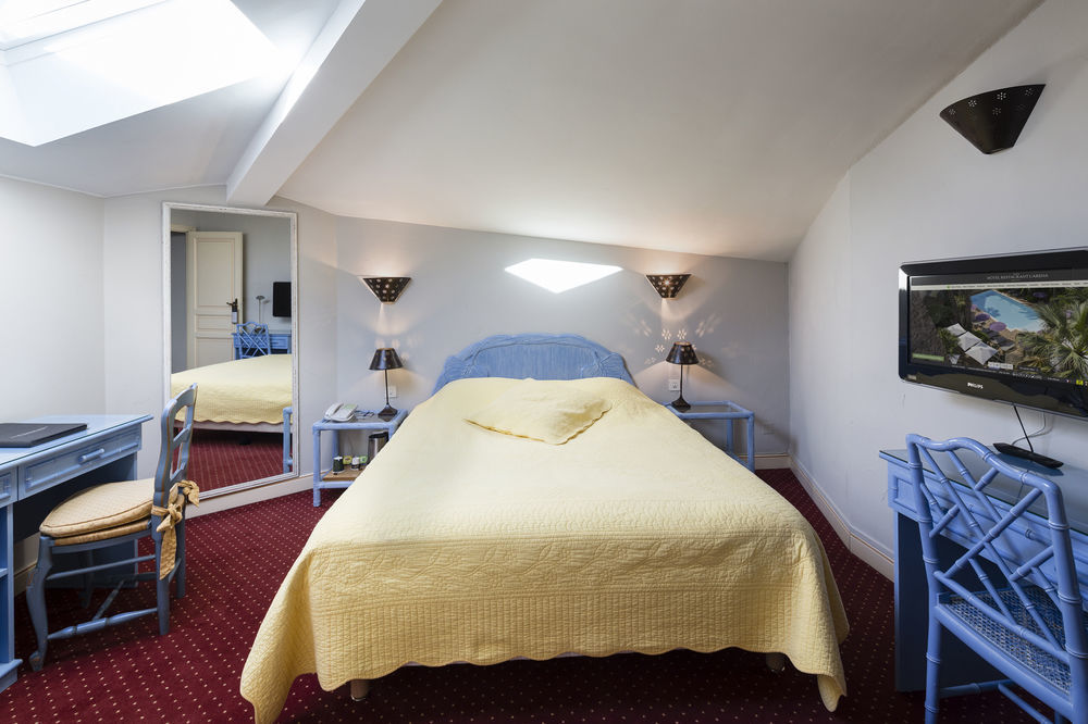 Hotel And Restaurant L Arena Fréjus Екстериор снимка