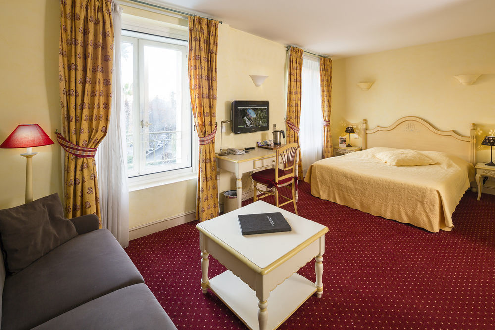Hotel And Restaurant L Arena Fréjus Екстериор снимка