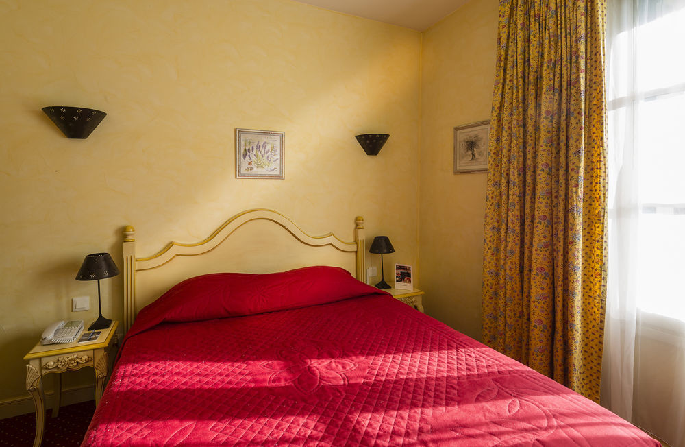 Hotel And Restaurant L Arena Fréjus Екстериор снимка